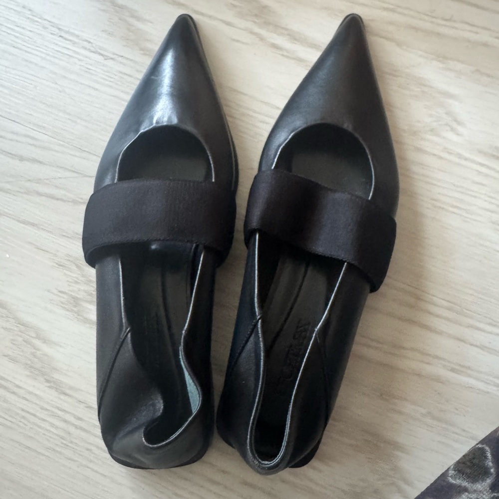 Sportmax Black Leather Flats with Strap